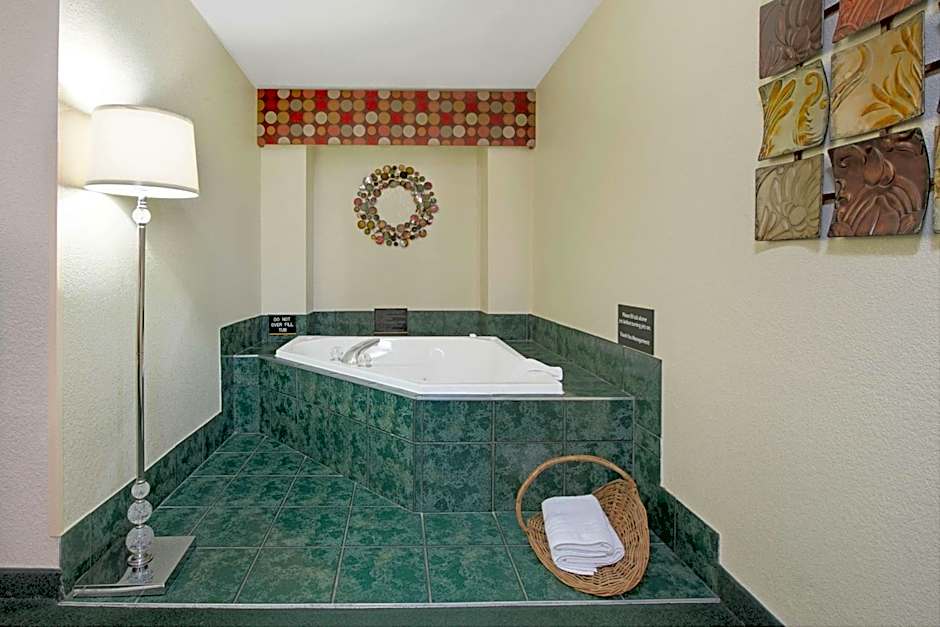 Photo 1 of 3 of Deluxe 1 King Bed Suite, Nonsmoking