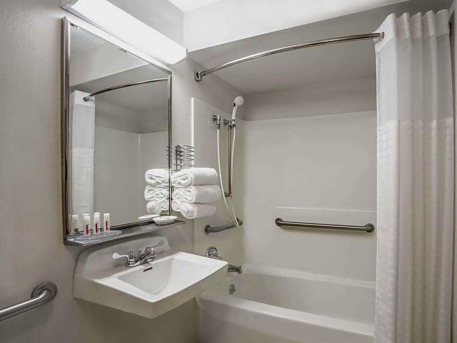 Baymont by Wyndham Freeport