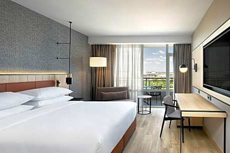 Deluxe City View, Guest Room, 2 Twin, Resort View, Balcony