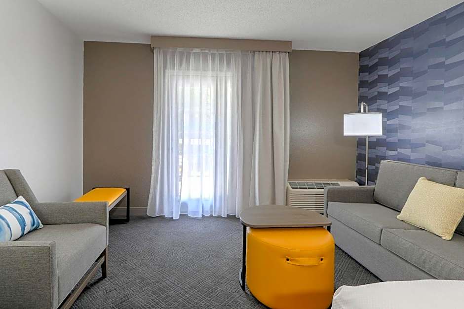 Comfort Inn & Suites At Dollywood Lane