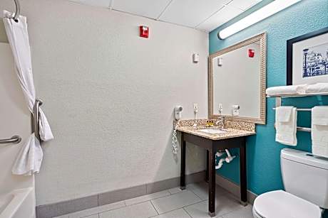 Suite King Bed Mobility Accessible Bathtub Sofa Desk Mini Fridge Non-Smoking Continental Breakfast