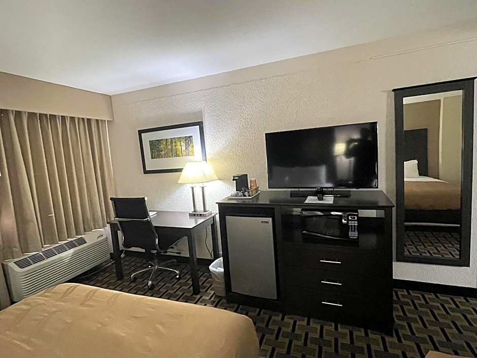 Quality Inn & Suites Cincinnati Downtown