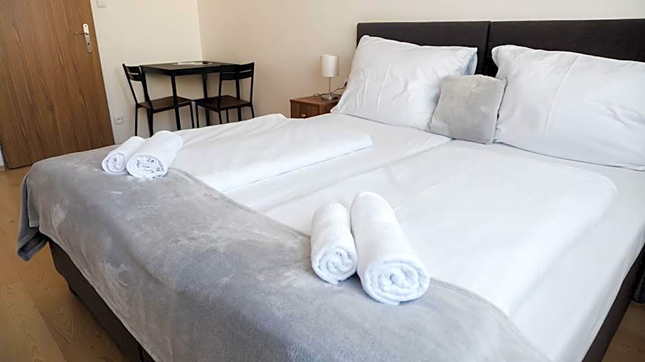 Foto 1 di 7 di Family