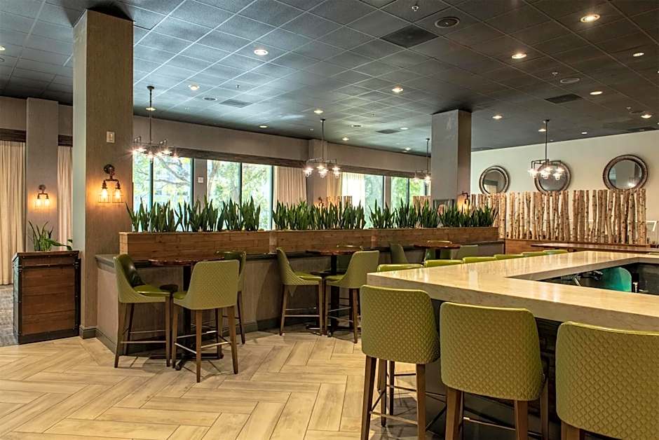 Hotel Zessa Orange County Airport, a DoubleTree by Hilton