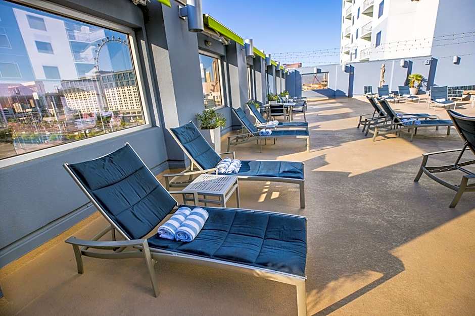 2100 SqFt Penthouse Suite W/ Strip Views! POOL GYM