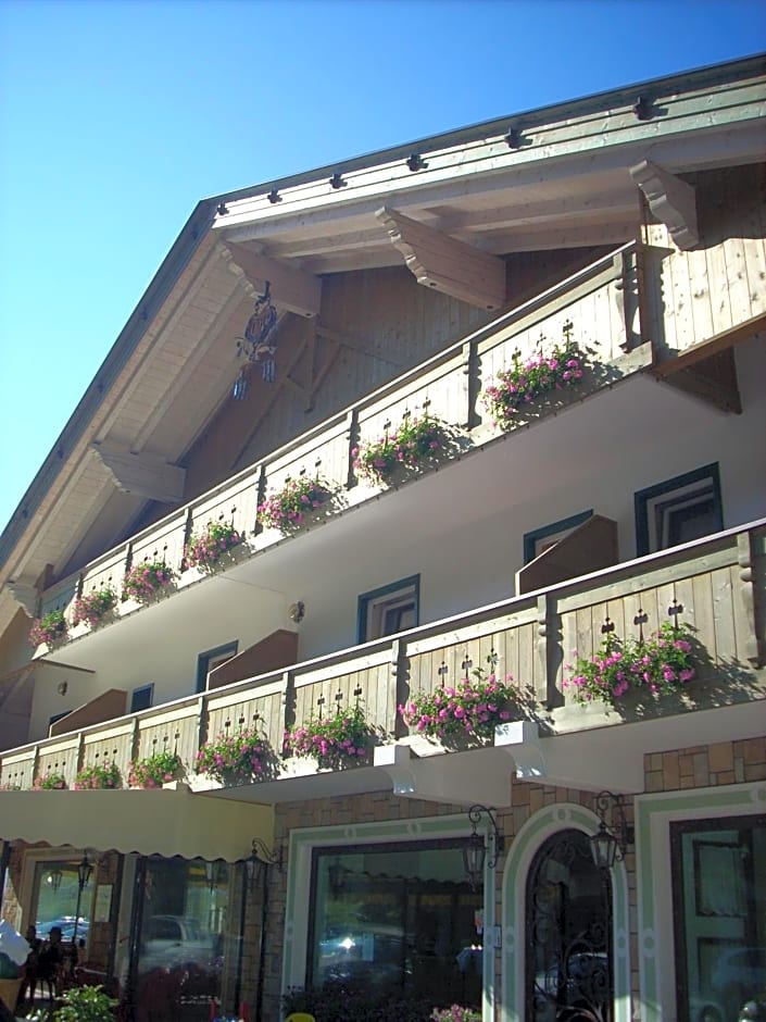 HOTEL DOLOMITI di De Martin D Oscar