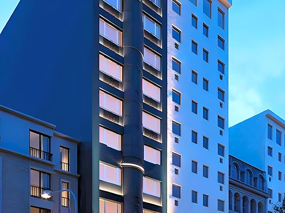 Kin Hotel Ly Tu Trong