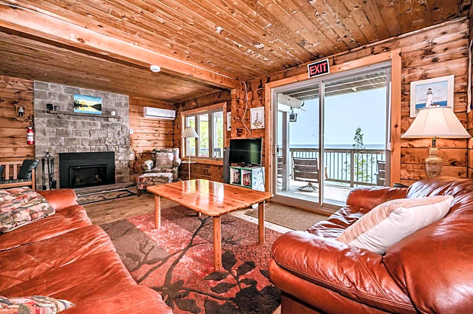 Norse Nook - Waterfront w Hot Tub & Sauna