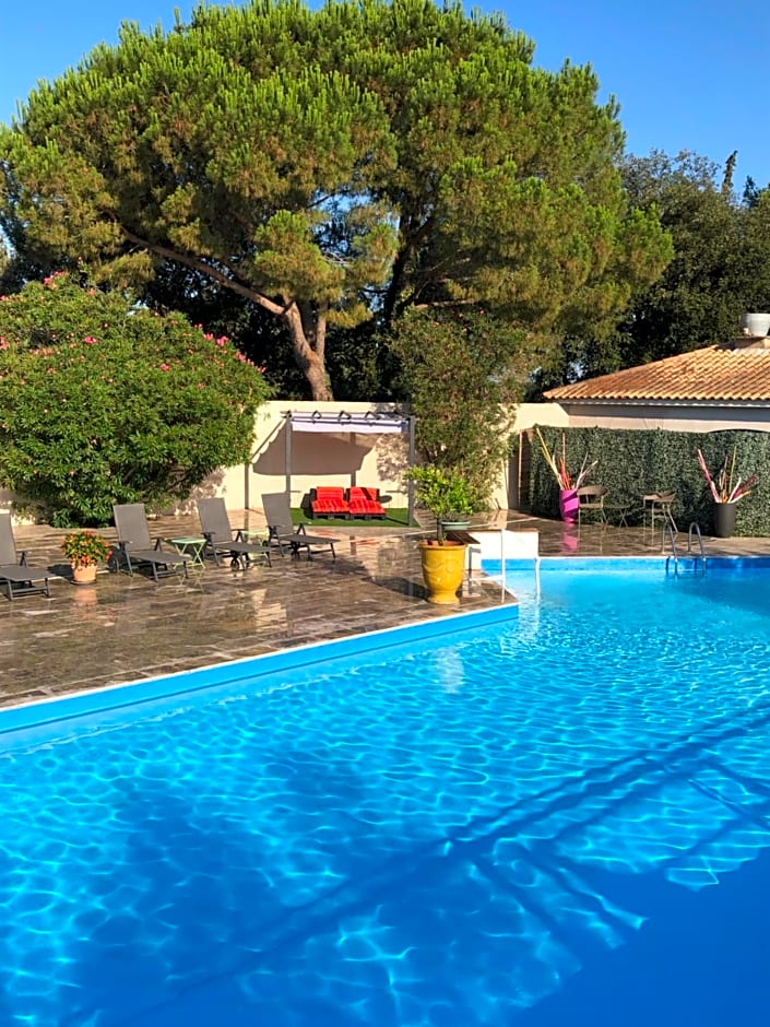 Les Aubuns Country Hotel