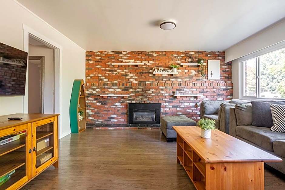 Quiet Area Near Downtown Walkable To Cafes