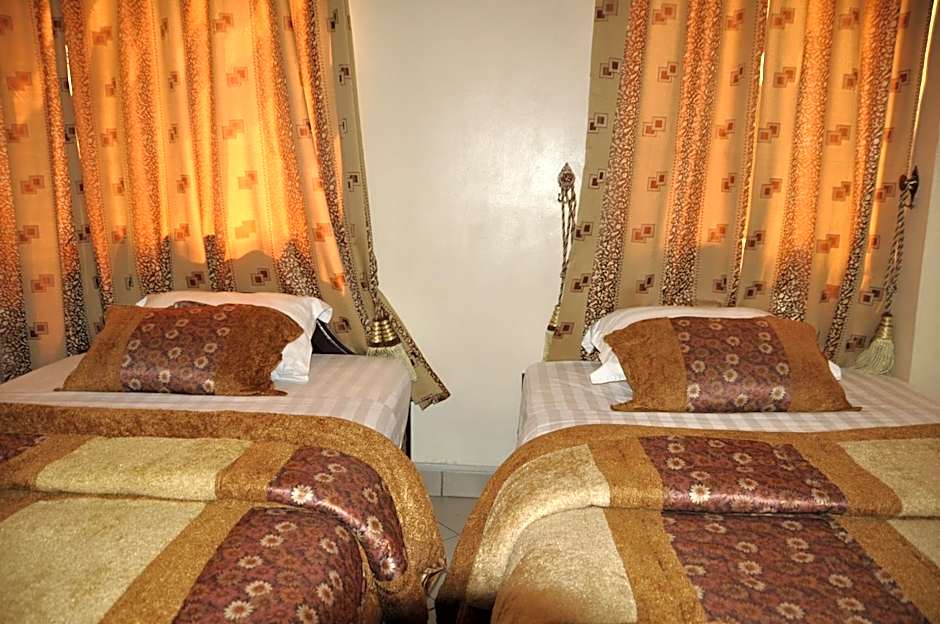 Rich Hotel