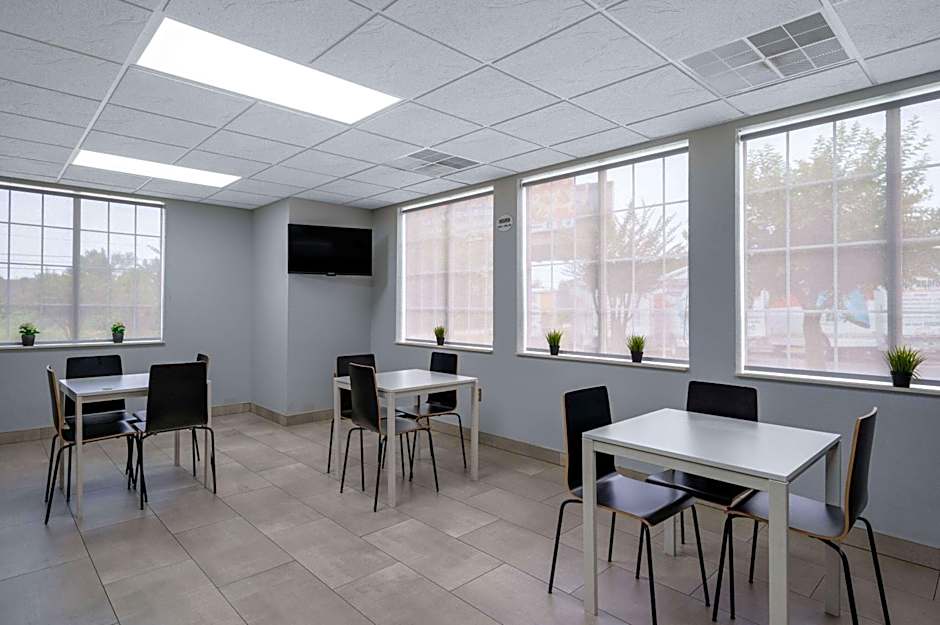 Super 8 by Wyndham Salisbury