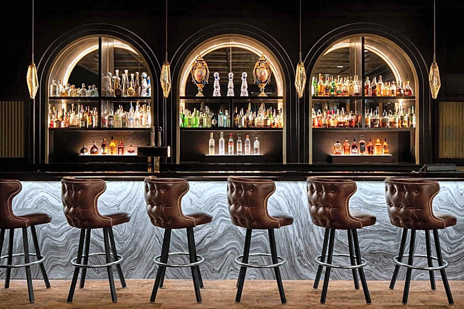 The Drake Oak Brook, Autograph Hotels