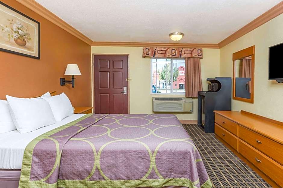 Super 8 by Wyndham Azusa