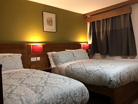 DELUXE DOUBLE ROOM (For 2 adults, 0 children and 0 infants)