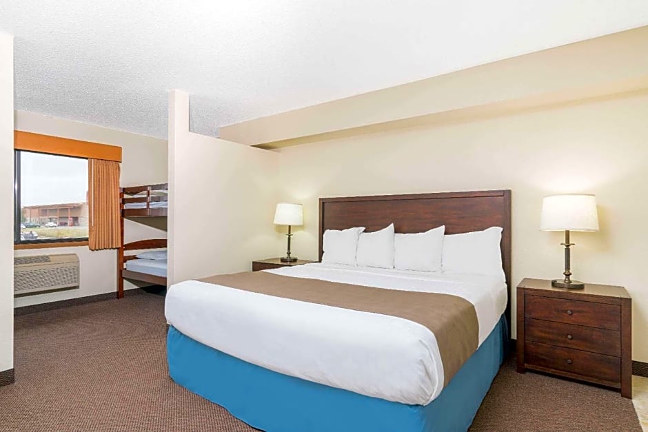 Days Inn & Suites by Wyndham Baxter Brainerd Area