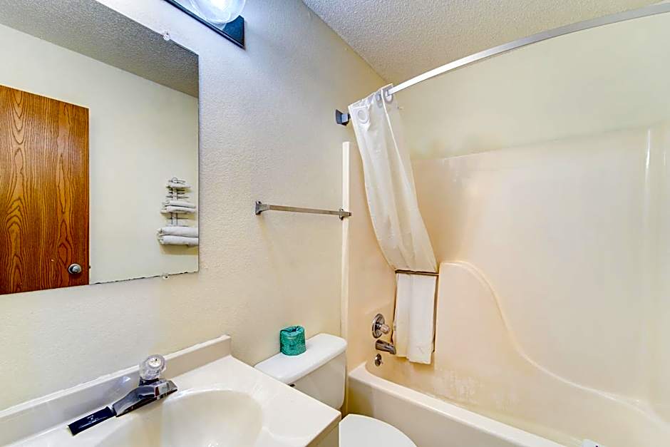 Capital O Amerihost Inn and Suites Kingdom City Hwy 54 MO