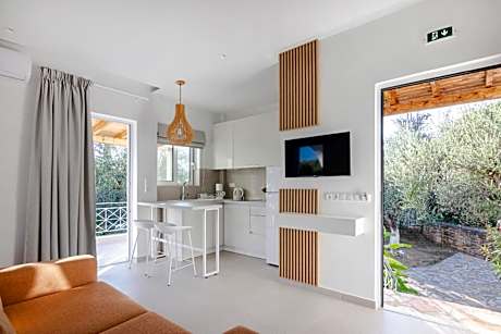 Two-Bedroom Deluxe Apartment with Ocean View