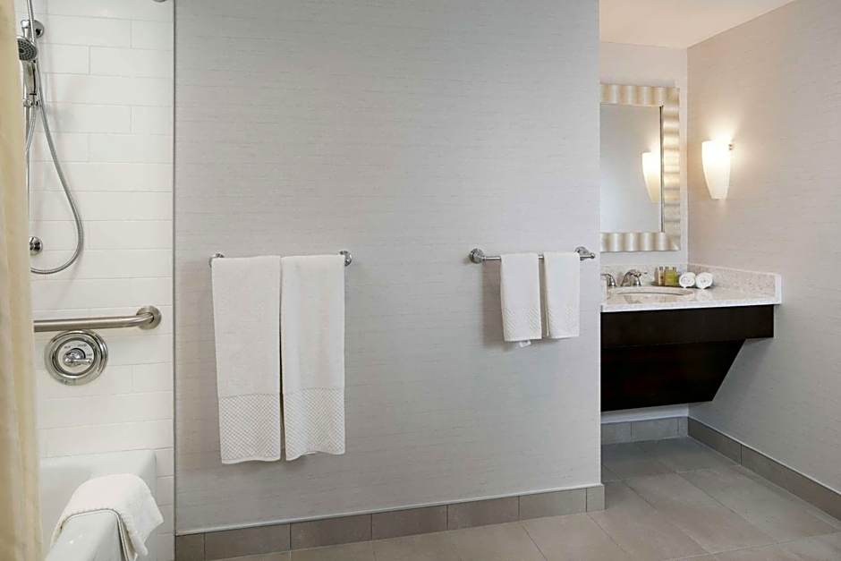 DoubleTree by Hilton Hotel Syracuse