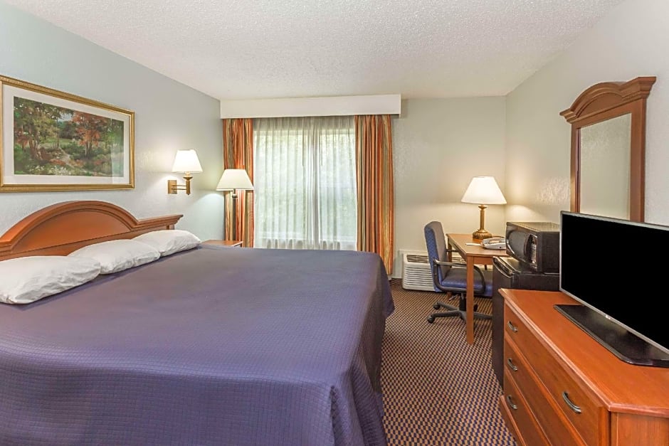 Baymont by Wyndham Lake Park Valdosta I75