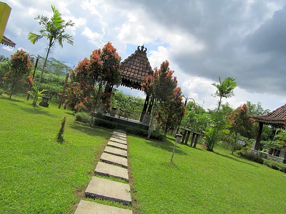 Balkondes Bumiharjo Kampung Dolanan