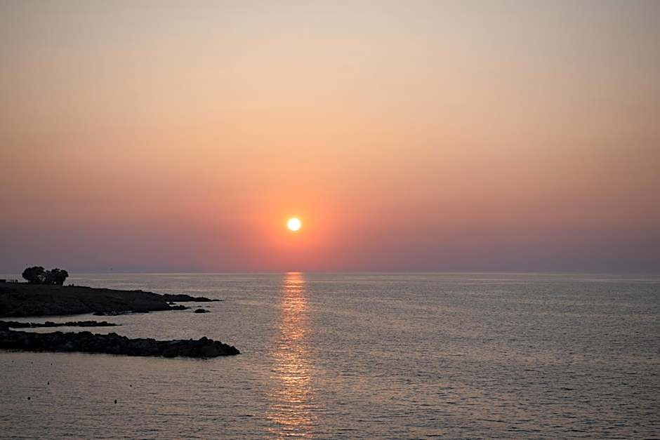 Captain's House Hotel Suites & Apartments