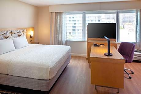 King Studio Suite with Spa Bath - Elite Floor