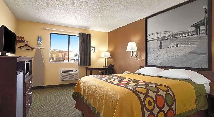 Super 8 by Wyndham Cedar Rapids