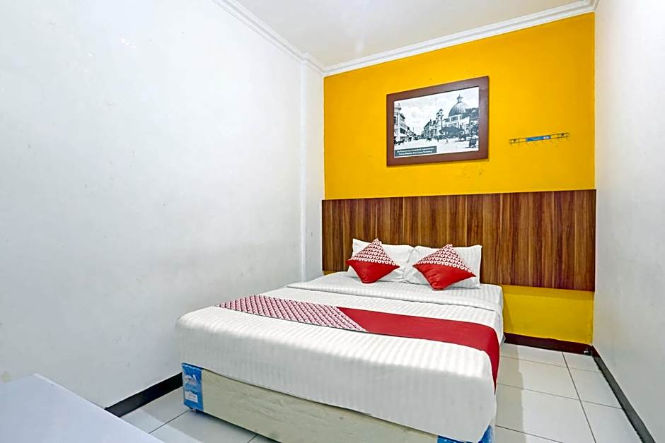 OYO 90426 Near Mall Ciputra 2