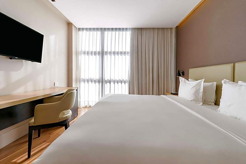 Photo 1 of 4 of 1 King Bed