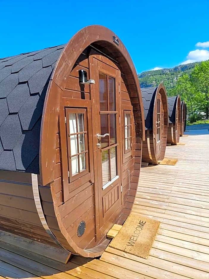 Sleeping barrel lodge Smaken av Ryfylke Event AS, drives ikke som hotell