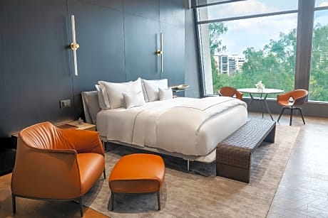 Alexander Hotel