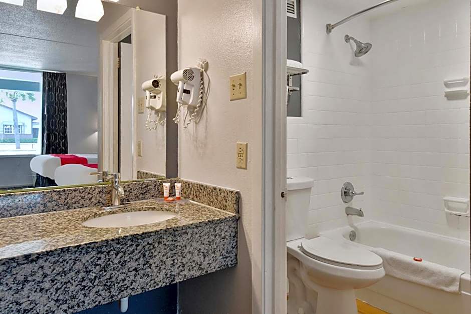 OYO Hotel Twin Lake- Lake Park Valdosta area