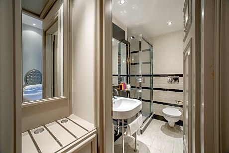 CLASSIC Room For Single Use  Lake View