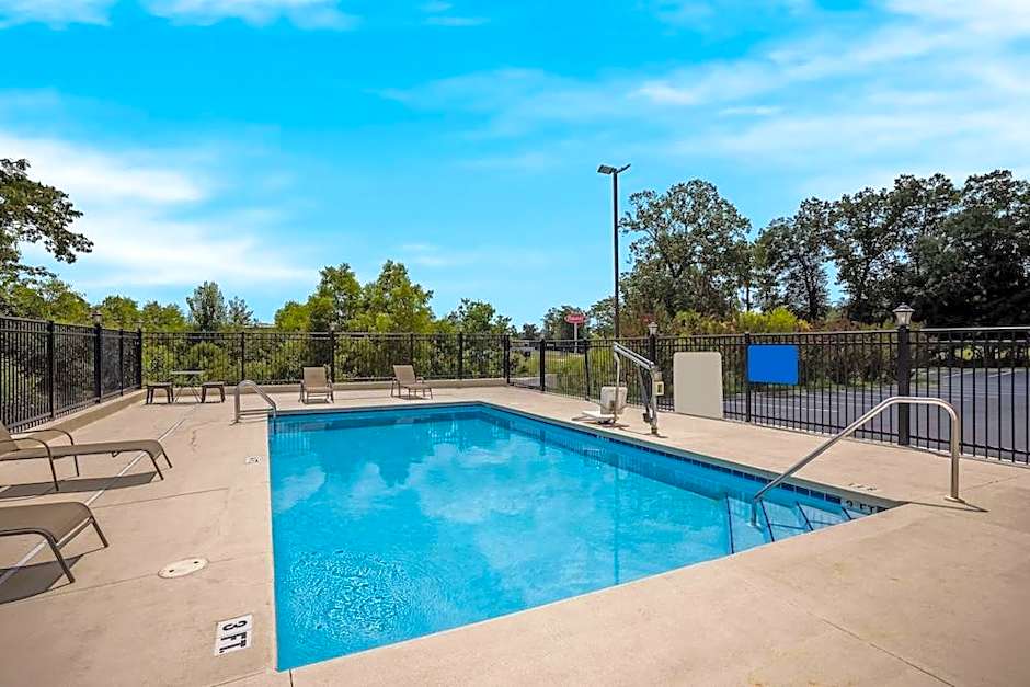 Comfort Inn and Suites 