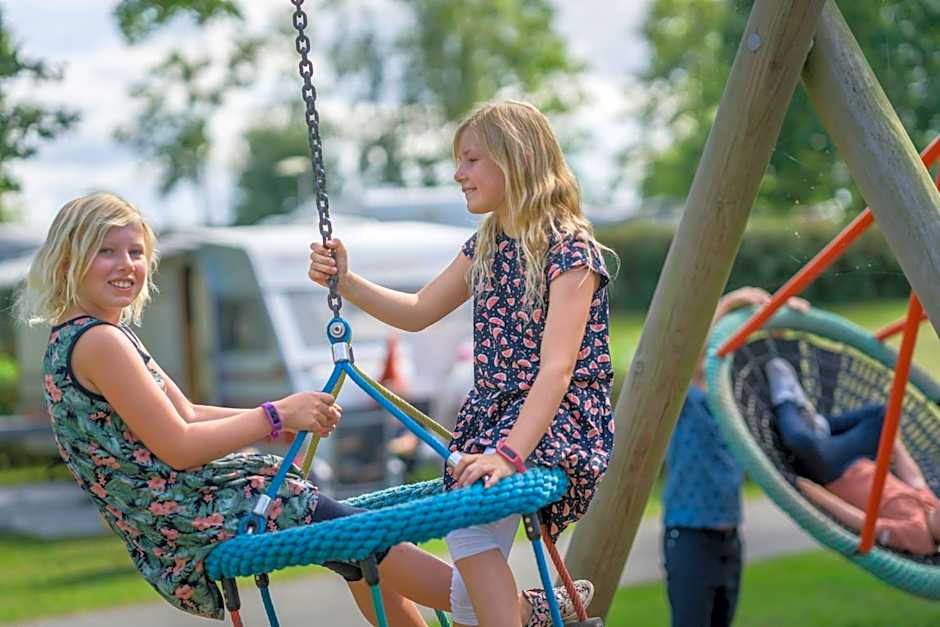 Ringsjöstrand Camping, Hotell och Stugby