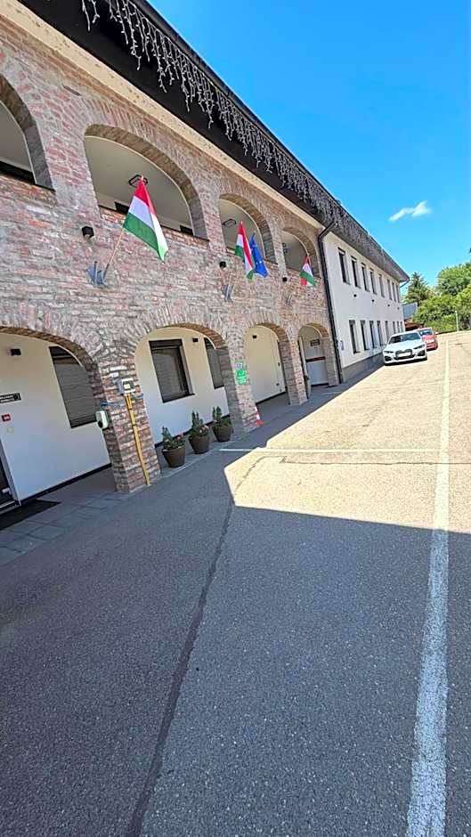 M70 Apartmanház