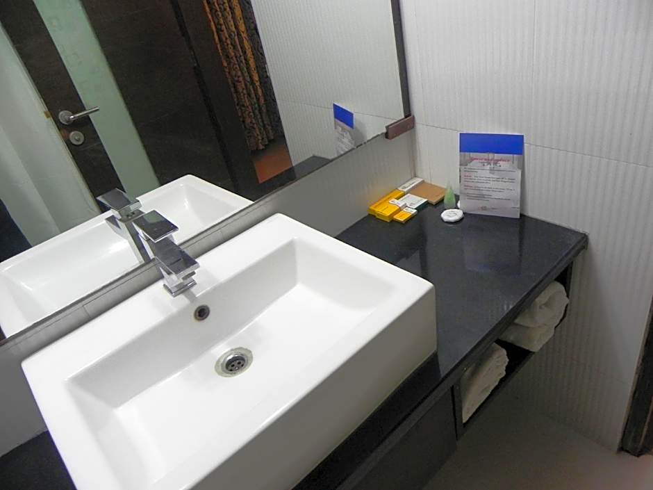 Collection O Reeva Regency