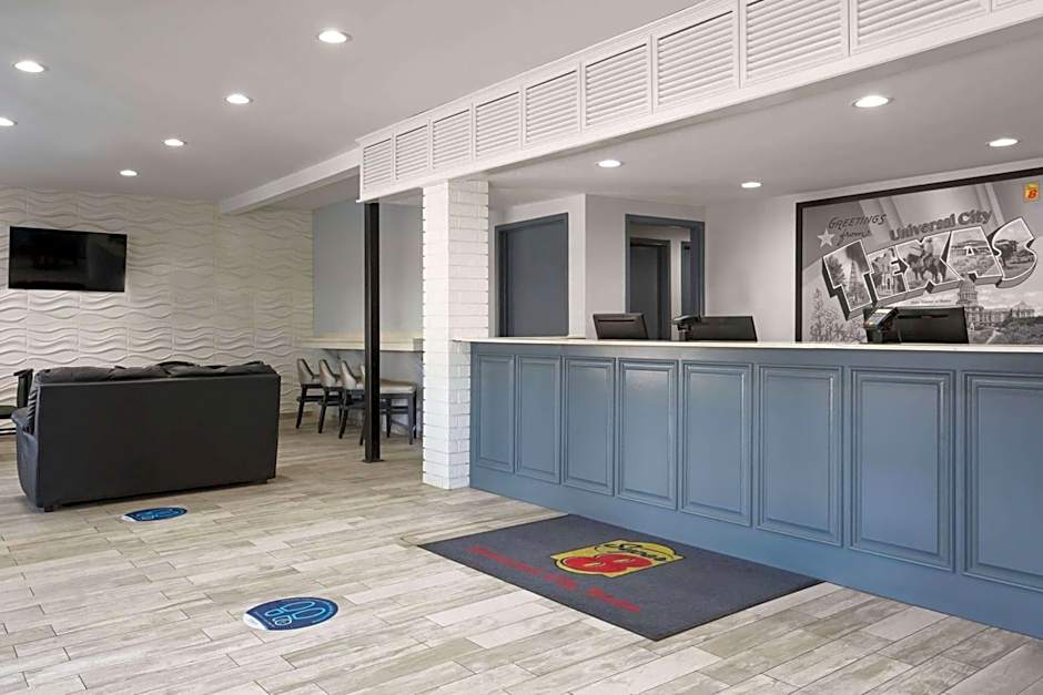 Super 8 by Wyndham Universal City