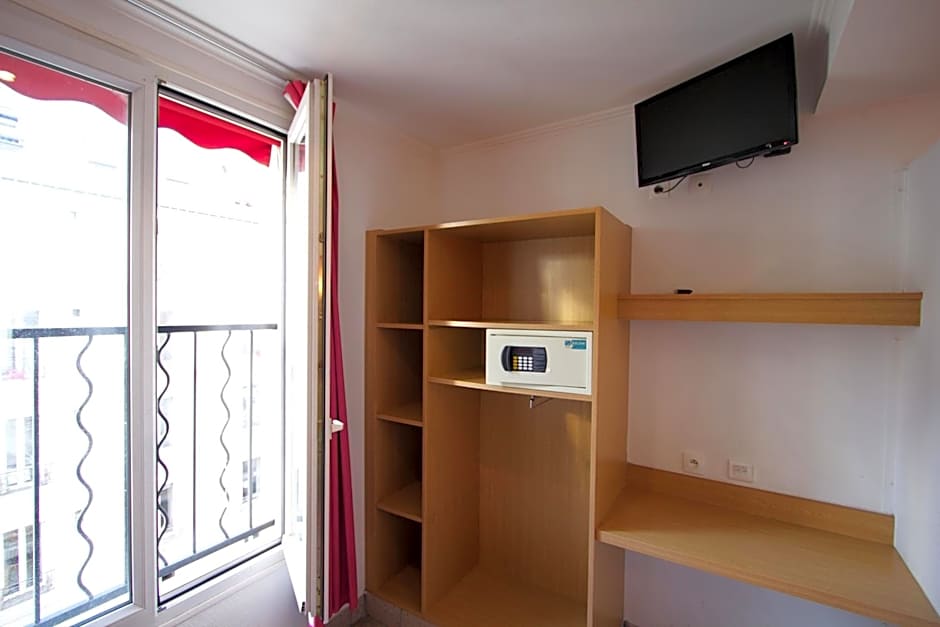Bastille Hostel