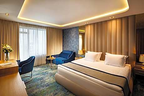 Deluxe Double or Twin Room with Sea View - Free Beach Access