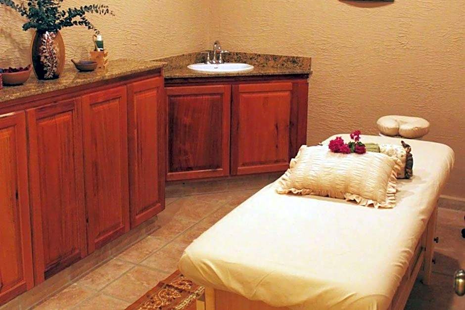 Clarion Suites Roatan At Pineapple Villas