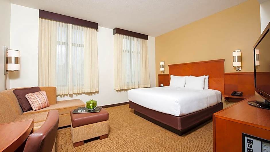 Hyatt Place Des Moines Downtown