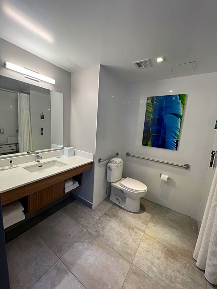 Wingate by Wyndham Long Island City