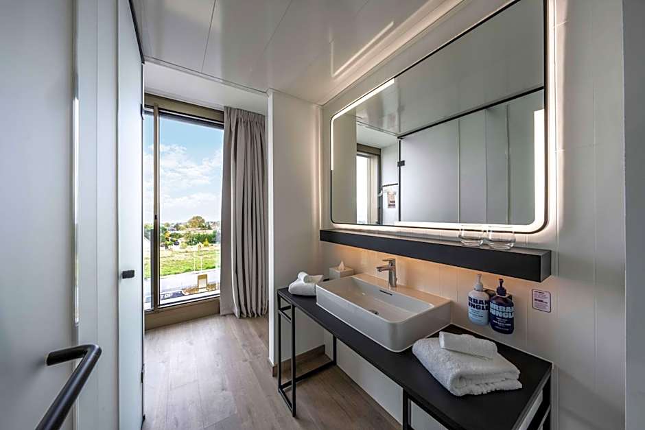 YOTEL Geneva Lake