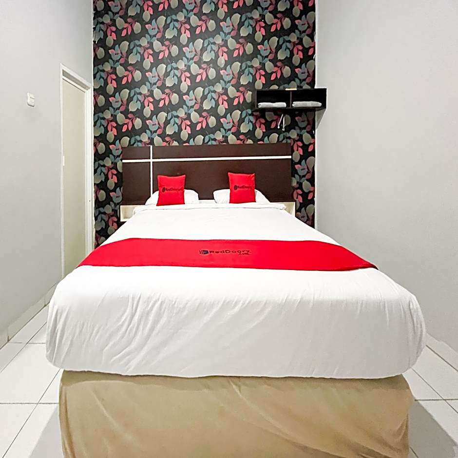 RedDoorz at Lucky Inn Panakukkang Makassar