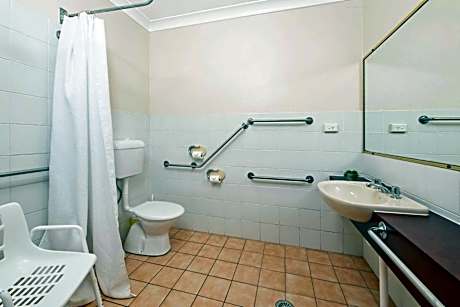 Accessible Room, 1 Queen Bed and 1 Single Bed Non-Smoking