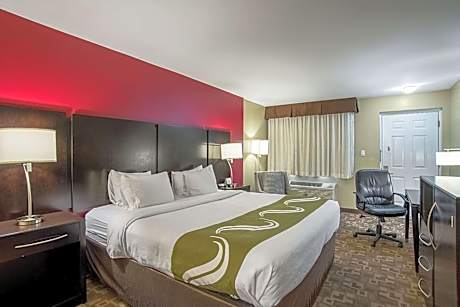 1 King Bed, Nonsmoking