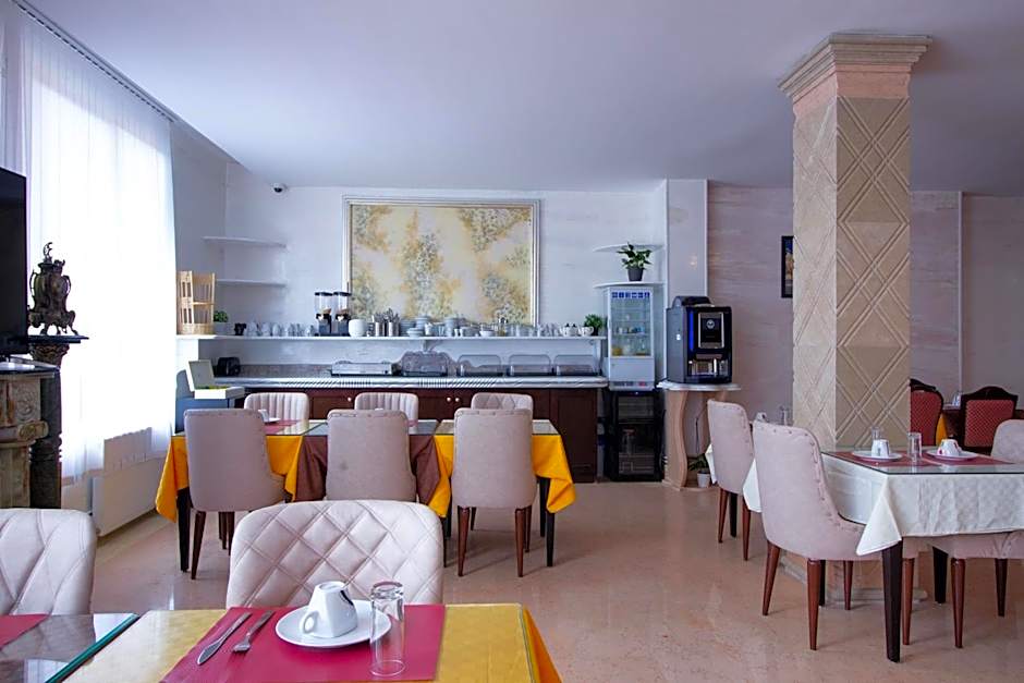 HOTEL ROYAL Paris Ivry