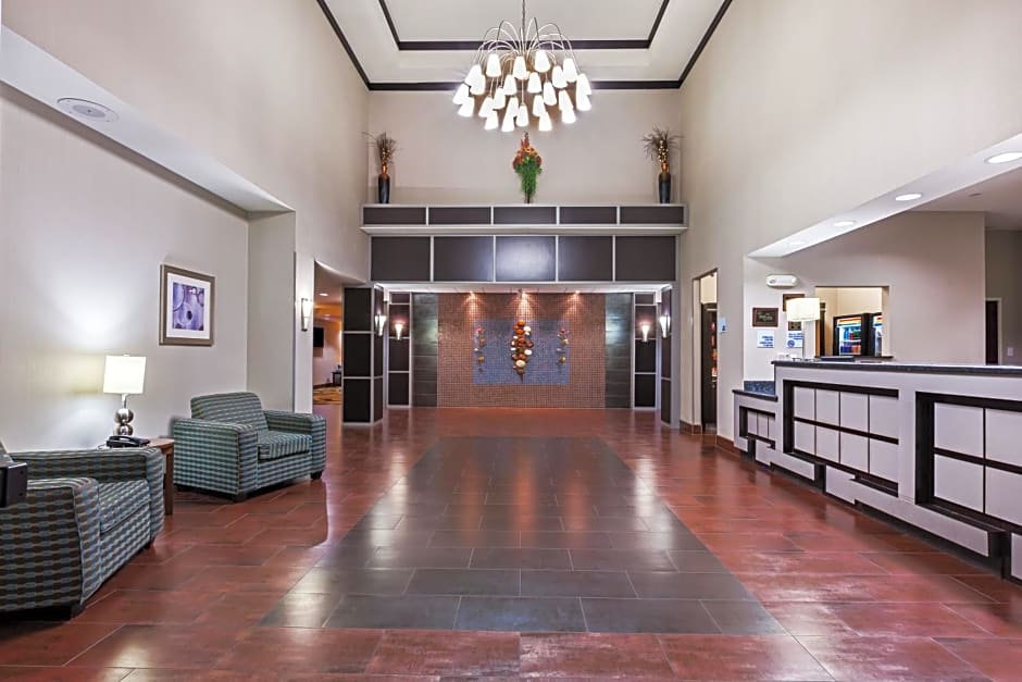 Holiday Inn Express & Suites Cleveland By IHG